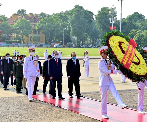 Lãnh đạo Đảng, Nhà nước vào Lăng viếng Chủ tịch Hồ Chí Minh - Anh 1