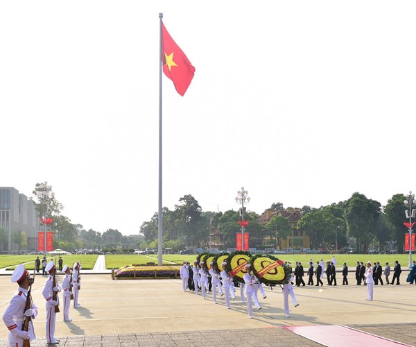 Lãnh đạo Đảng, Nhà nước vào Lăng viếng Chủ tịch Hồ Chí Minh - Anh 8