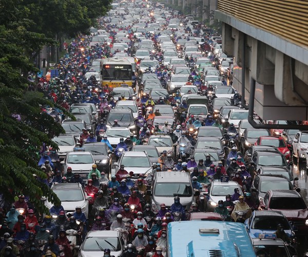 Mưa lớn gây ùn tắc trên nhiều tuyến đường, phố Hà Nội - Anh 5