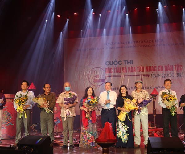 Cuộc thi Độc tấu và hòa tấu nhạc cụ dân tộc toàn quốc 2020 tại Hà Nội - Anh 1