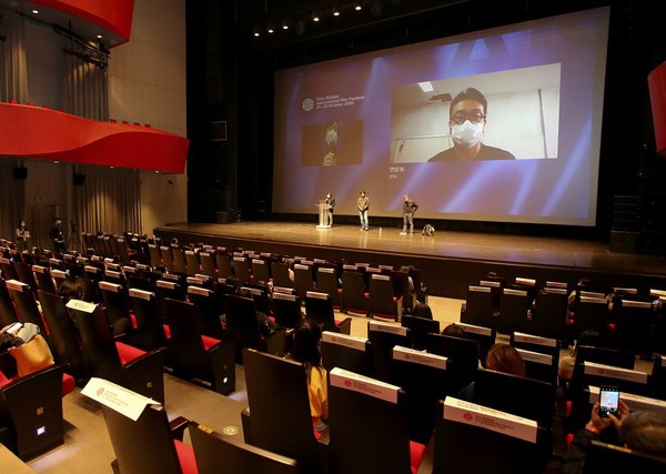 Liên hoan phim Busan 2020 khai mạc trực tuyến giữa mùa dịch - Anh 2