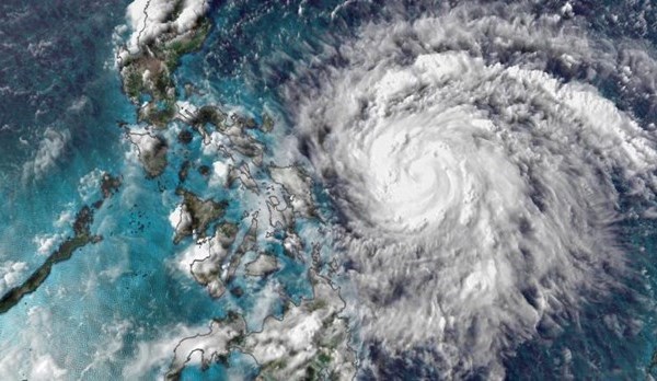 Philippines sơ tán gần 1.800 người để ứng phó với bão Molave - Anh 1