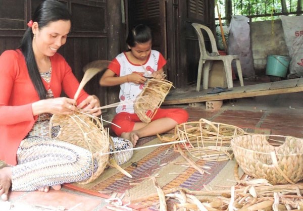 Khơi dậy nghề đan lát thủ công truyền thống của đồng bào Khmer - Anh 1