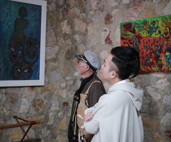 Nhiều nghệ sĩ nổi tiếng tham dự triển lãm tranh “Hồi sinh” của Họa sĩ Hoàng Hà Tùng  trên núi Phượng Hoàng - Anh 2