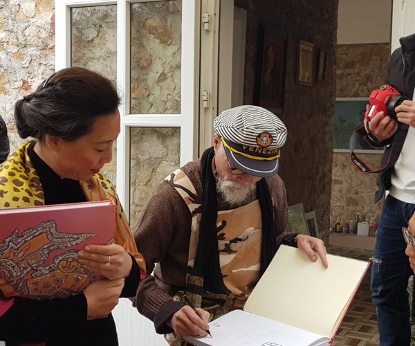 Nhiều nghệ sĩ nổi tiếng tham dự triển lãm tranh “Hồi sinh” của Họa sĩ Hoàng Hà Tùng  trên núi Phượng Hoàng - Anh 13