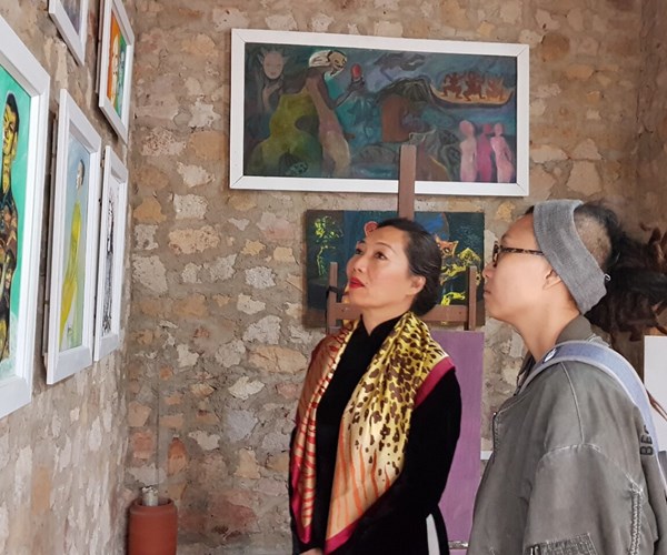 Nhiều nghệ sĩ nổi tiếng tham dự triển lãm tranh “Hồi sinh” của Họa sĩ Hoàng Hà Tùng  trên núi Phượng Hoàng - Anh 19