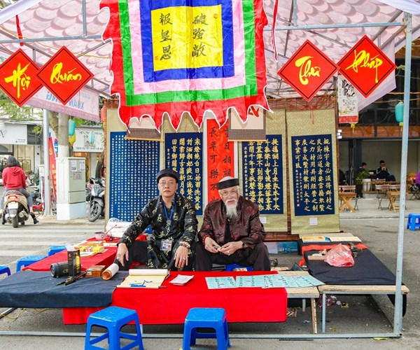 Khung cảnh ảm đạm của chợ Tết truyền thống trên phố Phùng Hưng - Anh 4