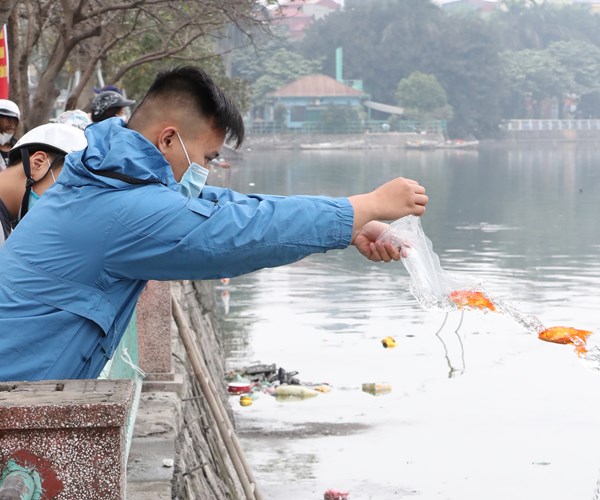 Hà Nội: Những hình ảnh chưa đẹp trong ngày ông Công, ông Táo - Anh 4