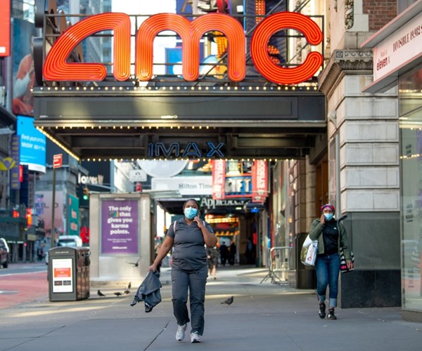 Rạp chiếu phim ở New York mở lại sau gần 1 năm - Anh 1