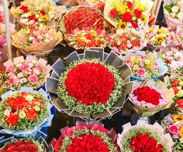 Hà Nội: Chợ hoa Quảng An tấp nập trở lại trước ngày 8.3 - Anh 2