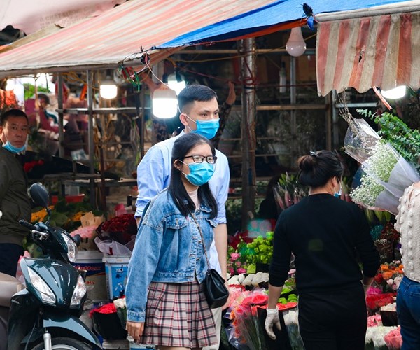 Hà Nội: Chợ hoa Quảng An tấp nập trở lại trước ngày 8.3 - Anh 3
