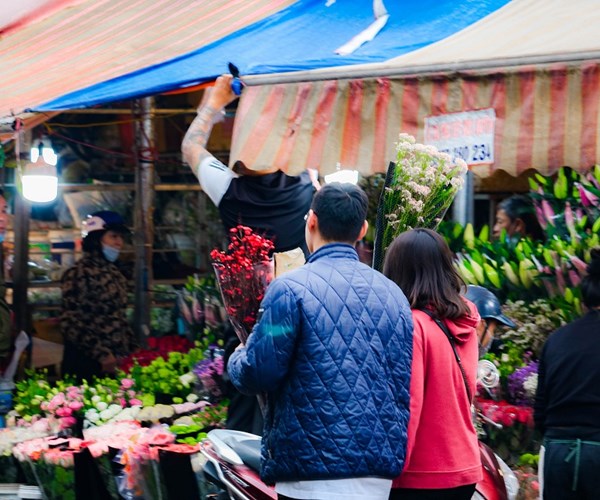 Hà Nội: Chợ hoa Quảng An tấp nập trở lại trước ngày 8.3 - Anh 4