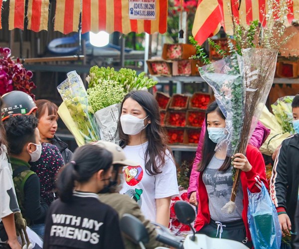 Hà Nội: Chợ hoa Quảng An tấp nập trở lại trước ngày 8.3 - Anh 6