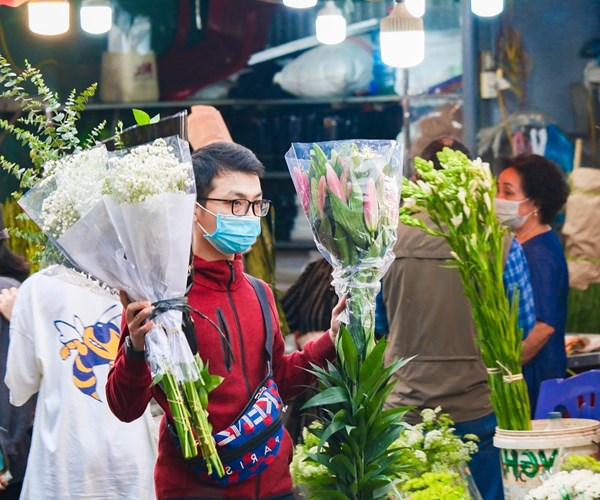 Hà Nội: Chợ hoa Quảng An tấp nập trở lại trước ngày 8.3 - Anh 5