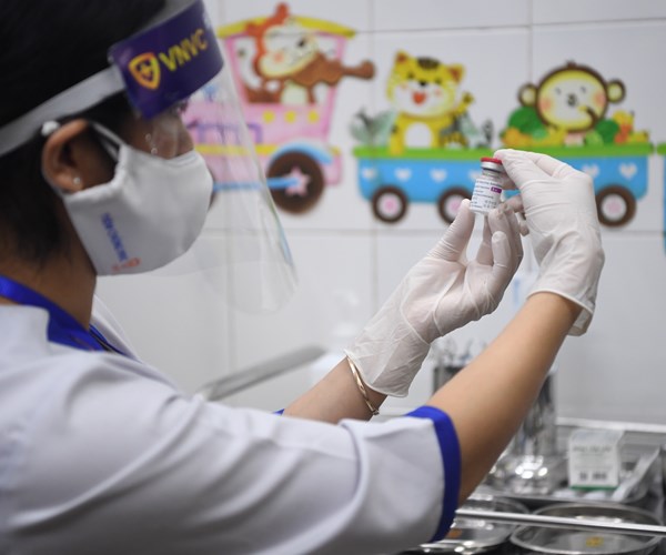 Việt Nam bắt đầu tiêm chủng vaccine phòng, ngừa Covid-19 - Anh 4