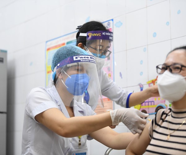 Việt Nam bắt đầu tiêm chủng vaccine phòng, ngừa Covid-19 - Anh 9