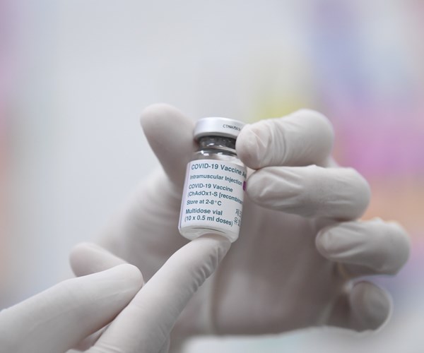 Việt Nam bắt đầu tiêm chủng vaccine phòng, ngừa Covid-19 - Anh 2