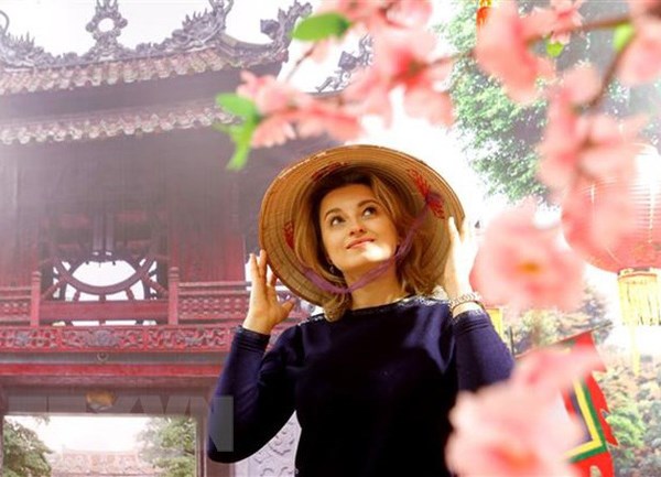 Ấn tượng áo dài Việt Nam với nữ nhiếp ảnh gia Nga - Anh 1
