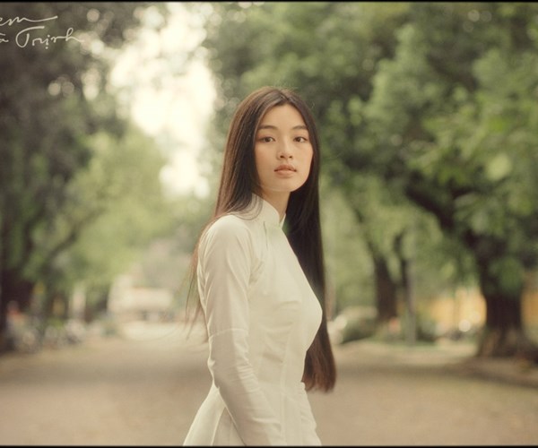 “Em và Trịnh” công bố những thước phim đầu tiên, nữ chính Lan Thy xuất hiện đẹp như thơ - Anh 1