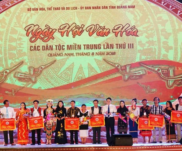 Binh Dinh dang cai to chuc Ngay hoi van hoa cac dan toc mien Trung lan thu IV - Anh 1