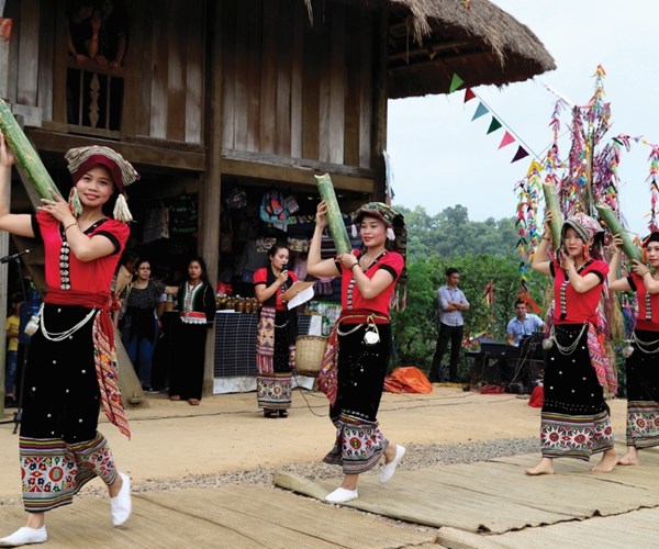 Mở lớp truyền dạy văn hóa phi vật thể cho dân tộc Thái tại Nghệ An - Anh 1