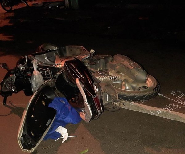Đắk Lắk: Ôtô khách va chạm với xe máy, 3 người thương vong - Anh 1