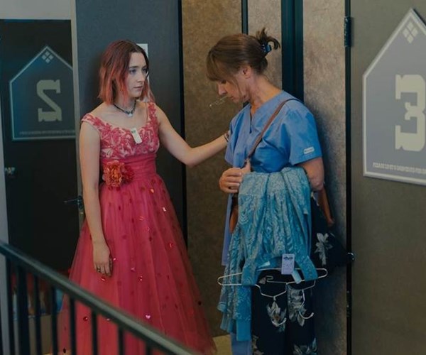 Đằng sau mối quan hệ đầy mâu thuẫn giữa mẹ và con gái trong “ Lady Bird: Tuổi nổi loạn” - Anh 3