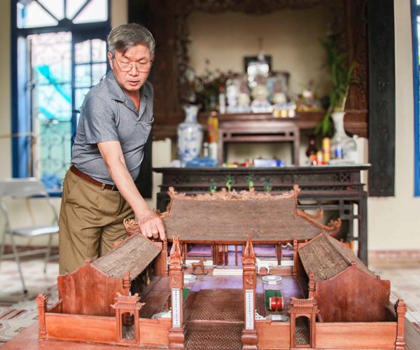 Ngỡ ngàng ngôi đình làng bằng gỗ gụ nhỏ nhất Việt Nam - Anh 1