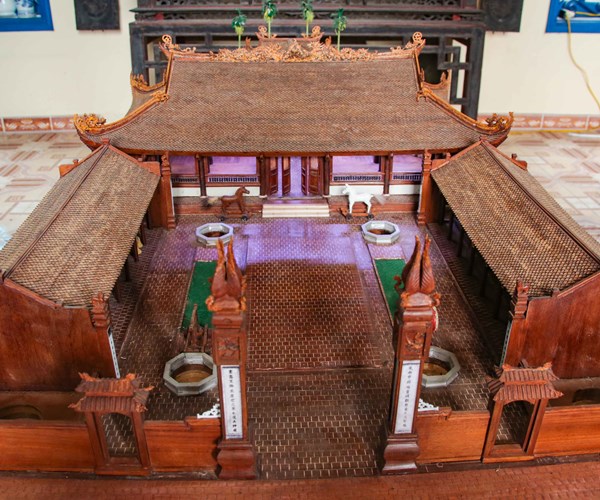 Ngỡ ngàng ngôi đình làng bằng gỗ gụ nhỏ nhất Việt Nam - Anh 2