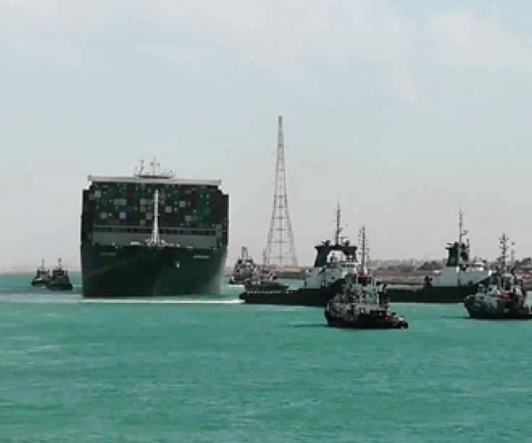 Kênh Suez chính thức hoạt động trở lại - Anh 1