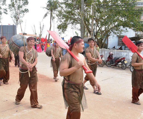 Độc đáo lễ hội Cầu Ngư ở làng biển Cảnh Dương - Anh 3
