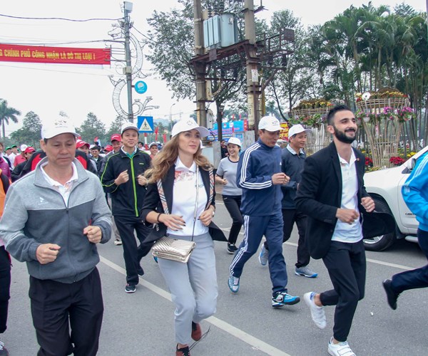 Hơn 3.000 người tham gia Ngày chạy hưởng ứng Asian Games 18 tại Việt Nam - Anh 3