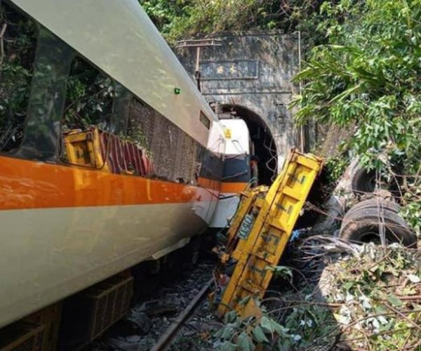 Tai nạn tàu hỏa tại Đài Loan (Trung Quốc): Ít nhất 48 người thiệt mạng, 159 người bị thương - Anh 1