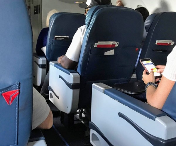 Hãng hàng không Mỹ cho phép hành khách nhắn tin miễn phí - Anh 1