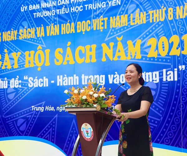 Hà Nội: Trường tiểu học Trung Yên tổ chức ngày Hội Sách và Văn hóa đọc 2021 - Anh 1
