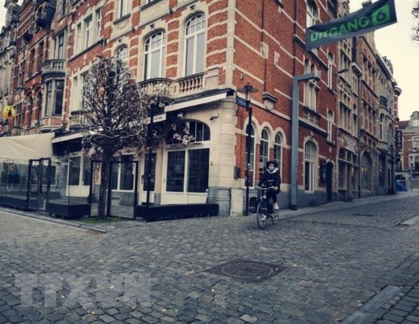 Bỉ: Các nhà hàng, quán cà phê mở cửa đón khách trở lại - Anh 1