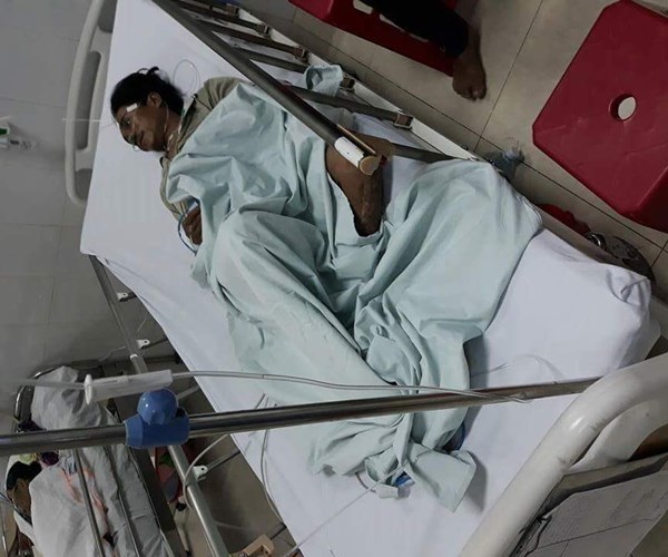 Quảng Nam: Một làng 3 người chết, gần 20 người nhập viện nghi do ngộ độc rượu - Anh 1