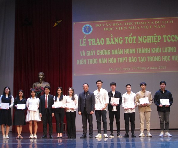 Niềm vui của thầy và trò Học viện Múa Việt Nam tại Lễ cấp Bằng Tốt nghiệp Trung cấp chuyên nghiệp - Anh 2