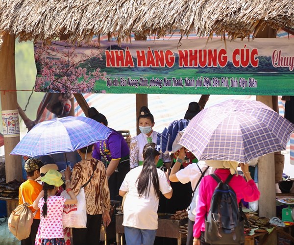 Đặc sắc chợ phiên vùng cao Hà Giang tại Làng Văn hóa- Du lịch các dân tộc Việt Nam - Anh 2
