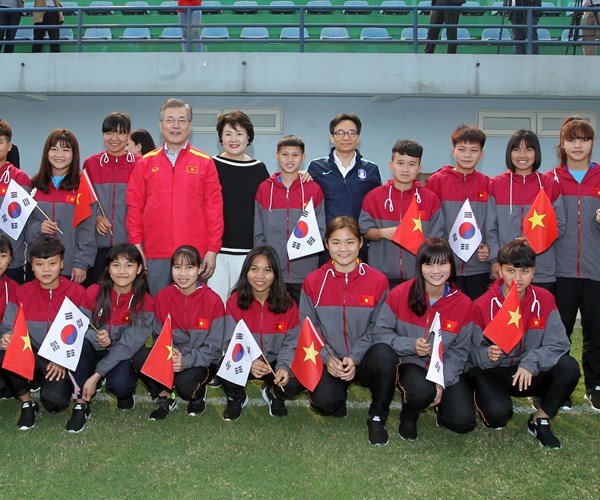 Tổng thống Hàn Quốc giao lưu với đội tuyển U23 Quốc gia - Anh 4