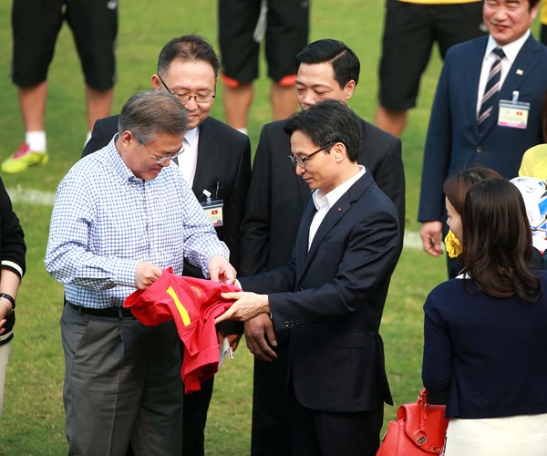 Tổng thống Hàn Quốc giao lưu với đội tuyển U23 Quốc gia - Anh 2