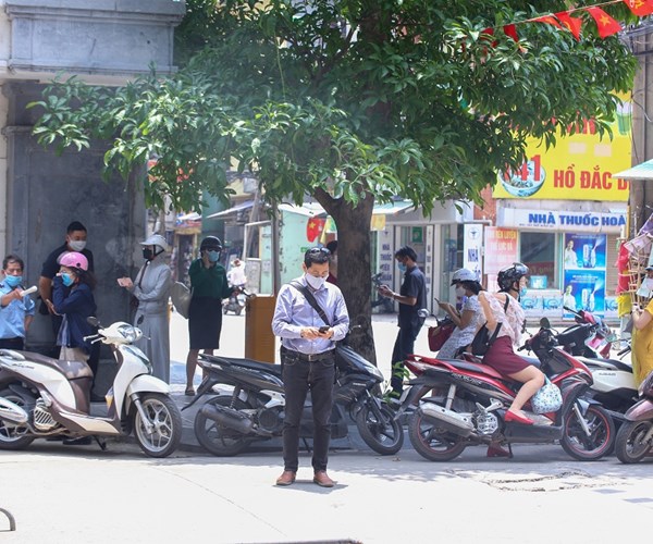 Hà Nội: Phong tỏa tạm thời một chung cư do có người nghi nhiễm Covid-19 - Anh 7