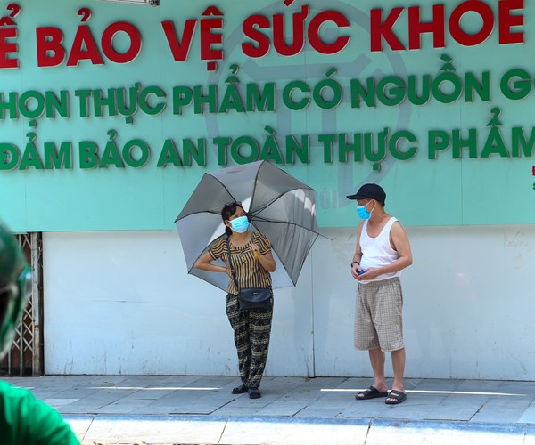 Hà Nội: Phong tỏa tạm thời một chung cư do có người nghi nhiễm Covid-19 - Anh 8