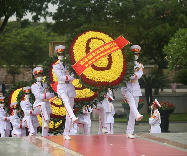 Lãnh đạo Đảng, Nhà nước vào Lăng viếng Chủ tịch Hồ Chí Minh - Anh 4