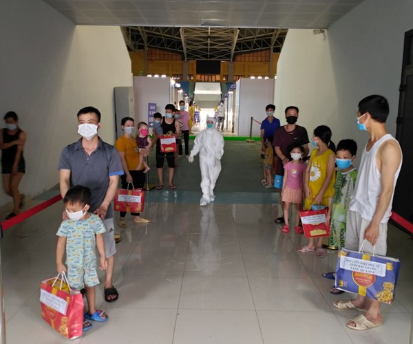 Tết Thiếu nhi đặc biệt trong Bệnh viện dã chiến số 2 tỉnh Bắc Giang - Anh 2
