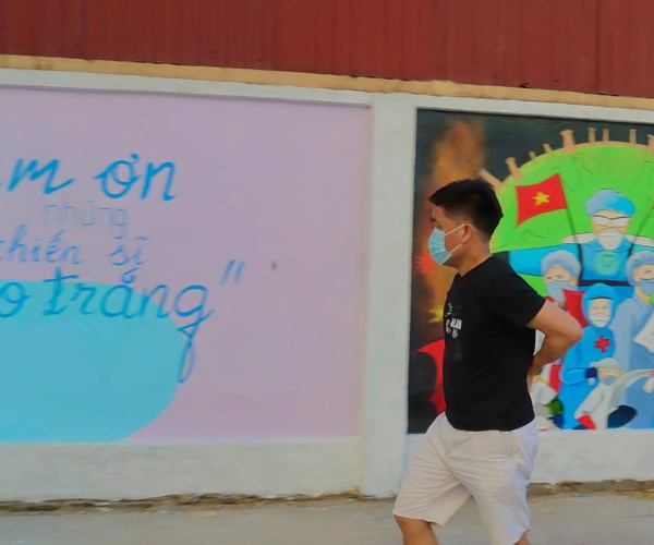 Độc đáo con đường bích họa tuyên truyền phòng, chống dịch Covid-19 ở Hà Nội - Anh 5