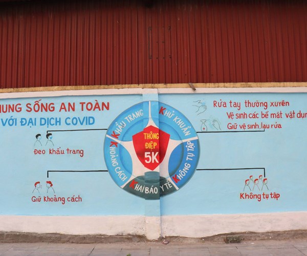 Độc đáo con đường bích họa tuyên truyền phòng, chống dịch Covid-19 ở Hà Nội - Anh 2