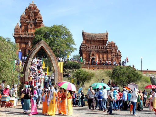 Ninh Thuận mở cửa trở lại nhiều hoạt động dịch vụ, du lịch nội địa - Anh 1