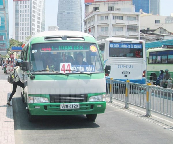 TP.HCM tạm dừng hoạt động xe buýt, xe khách, taxi, xe hợp đồng công nghệ - Anh 1