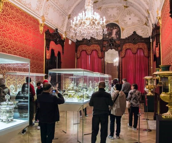Bảo tàng kim hoàn Faberge tại Nga hút khách mùa EURO - Anh 1
